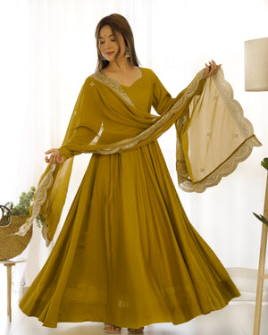 Roman Chanderi Silk Embroidered Anarkali Set – Musterd