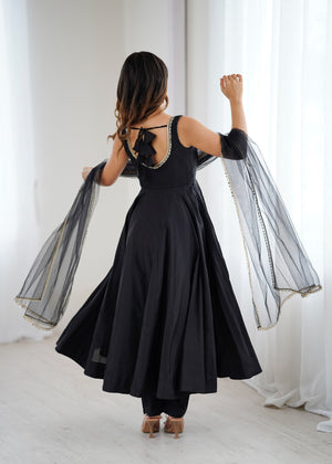 Roman Chanderi Silk Embroidered Anarkali Set – Black