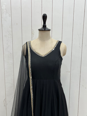 Roman Chanderi Silk Embroidered Anarkali Set – Black