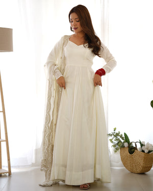 Roman Chanderi Silk Embroidered Anarkali Set – Off White