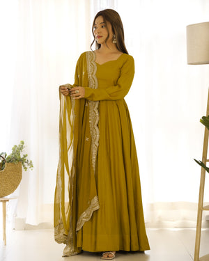 Roman Chanderi Silk Embroidered Anarkali Set – Musterd