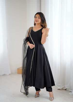 Roman Chanderi Silk Embroidered Anarkali Set – Black