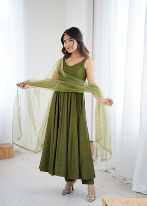 Roman Chanderi Silk Embroidered Anarkali Set – Mehndi