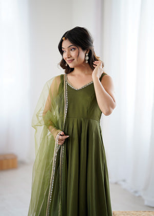 Roman Chanderi Silk Embroidered Anarkali Set – Mehndi