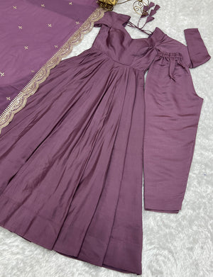 Roman Chanderi Silk Embroidered Anarkali Set – Mauve