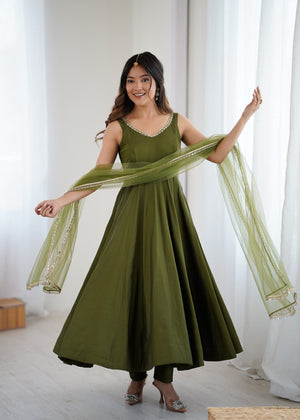 Roman Chanderi Silk Embroidered Anarkali Set – Mehndi