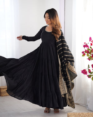 Roman Chanderi Silk Embroidered Anarkali Set – Black