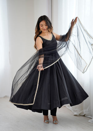 Roman Chanderi Silk Embroidered Anarkali Set – Black