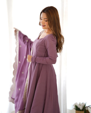 Roman Chanderi Silk Embroidered Anarkali Set – Mauve