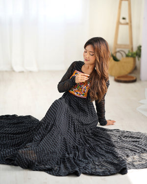 Georgette Printed Gown Set – Black