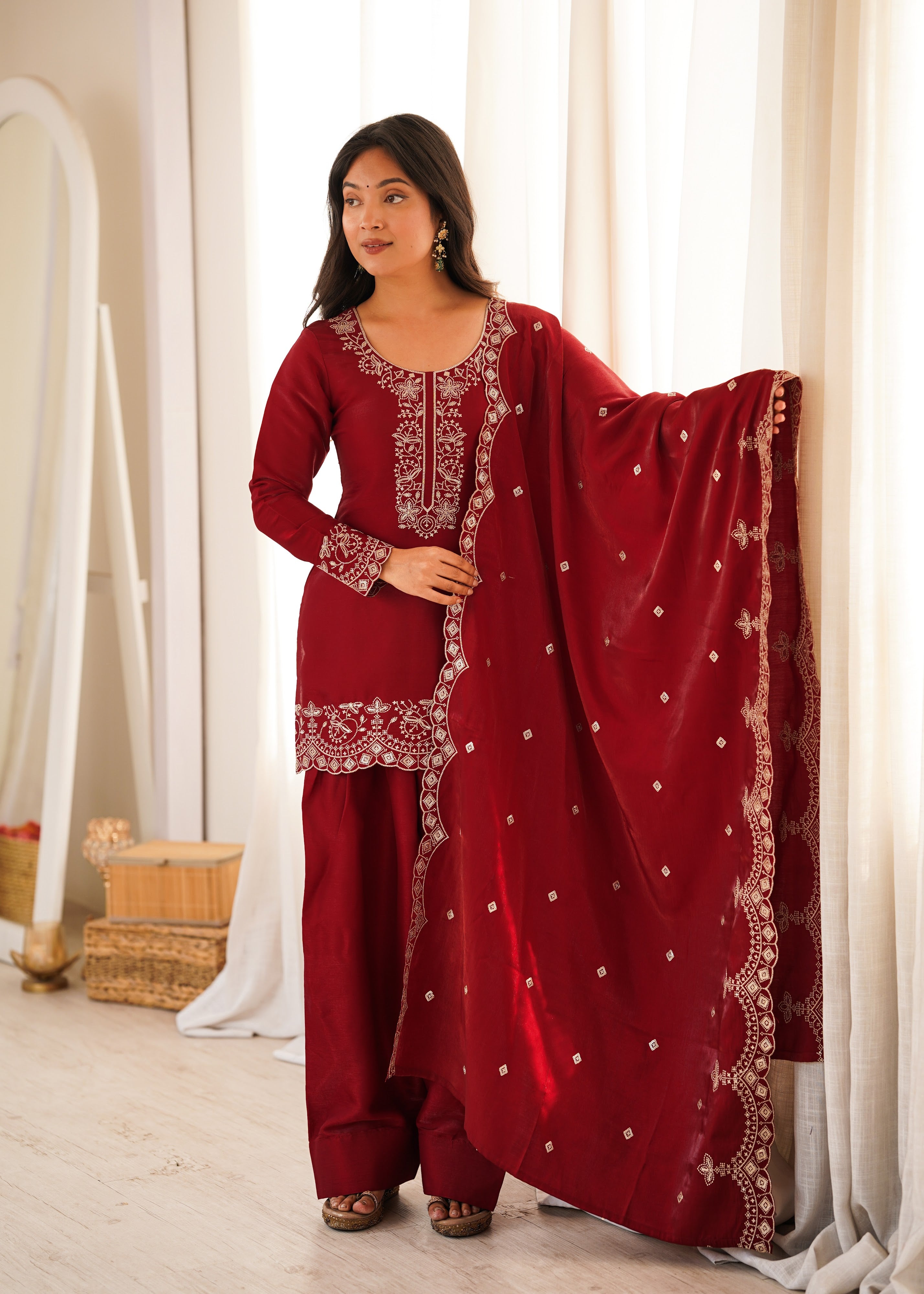 Glass Roman Silk Embroidered Kurta-Farshi Set – Maroon
