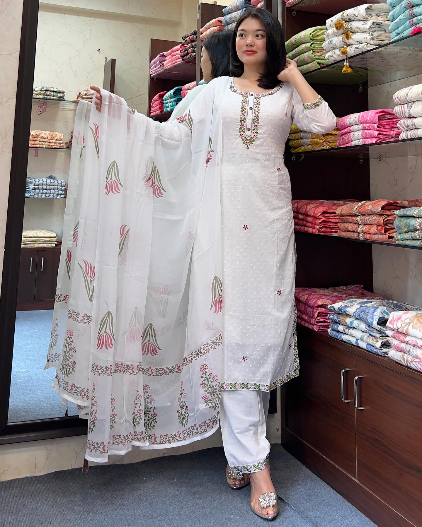 Georgette Butti Embroidered Kurta Pant Dupatta Set – Ivory