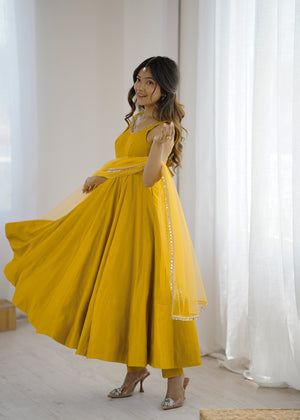 Roman Chanderi Silk Embroidered Anarkali Set – Yellow