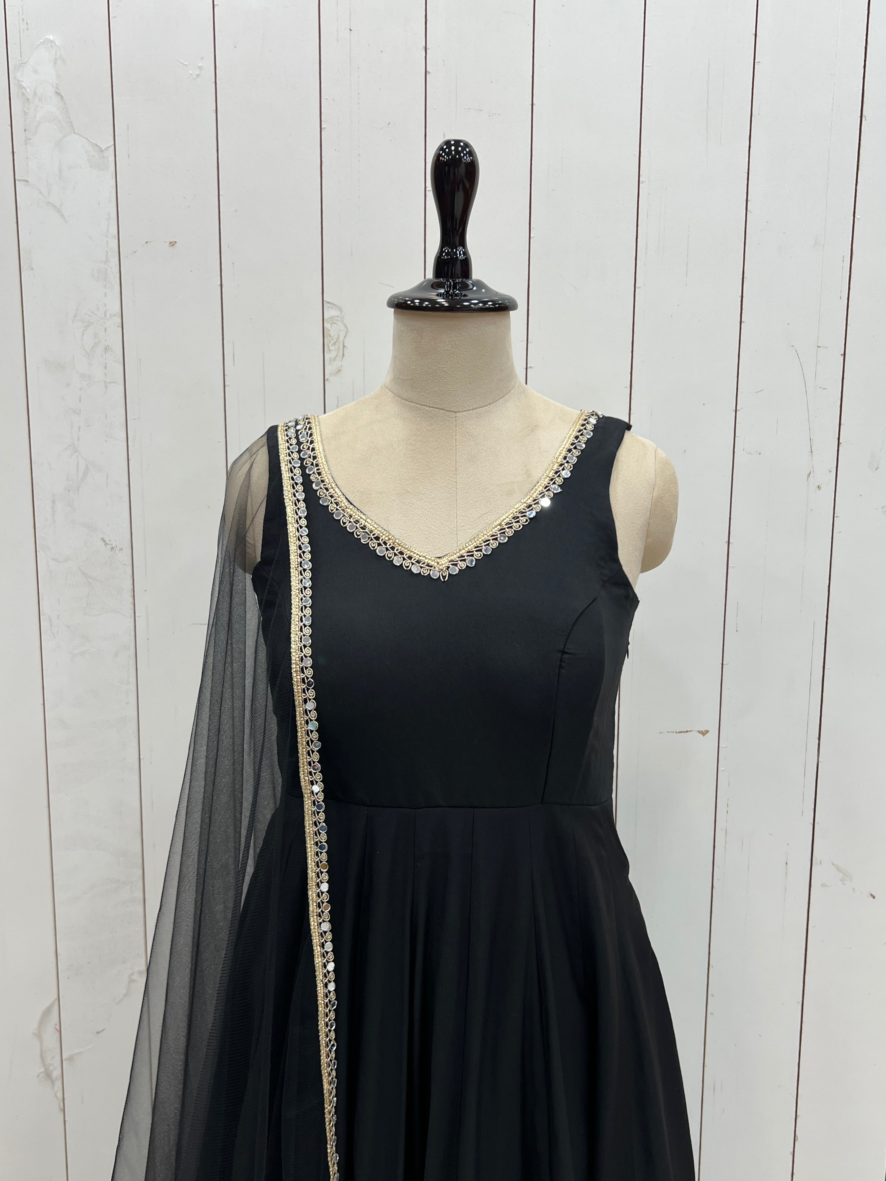 Roman Chanderi Silk Embroidered Anarkali Set – Black