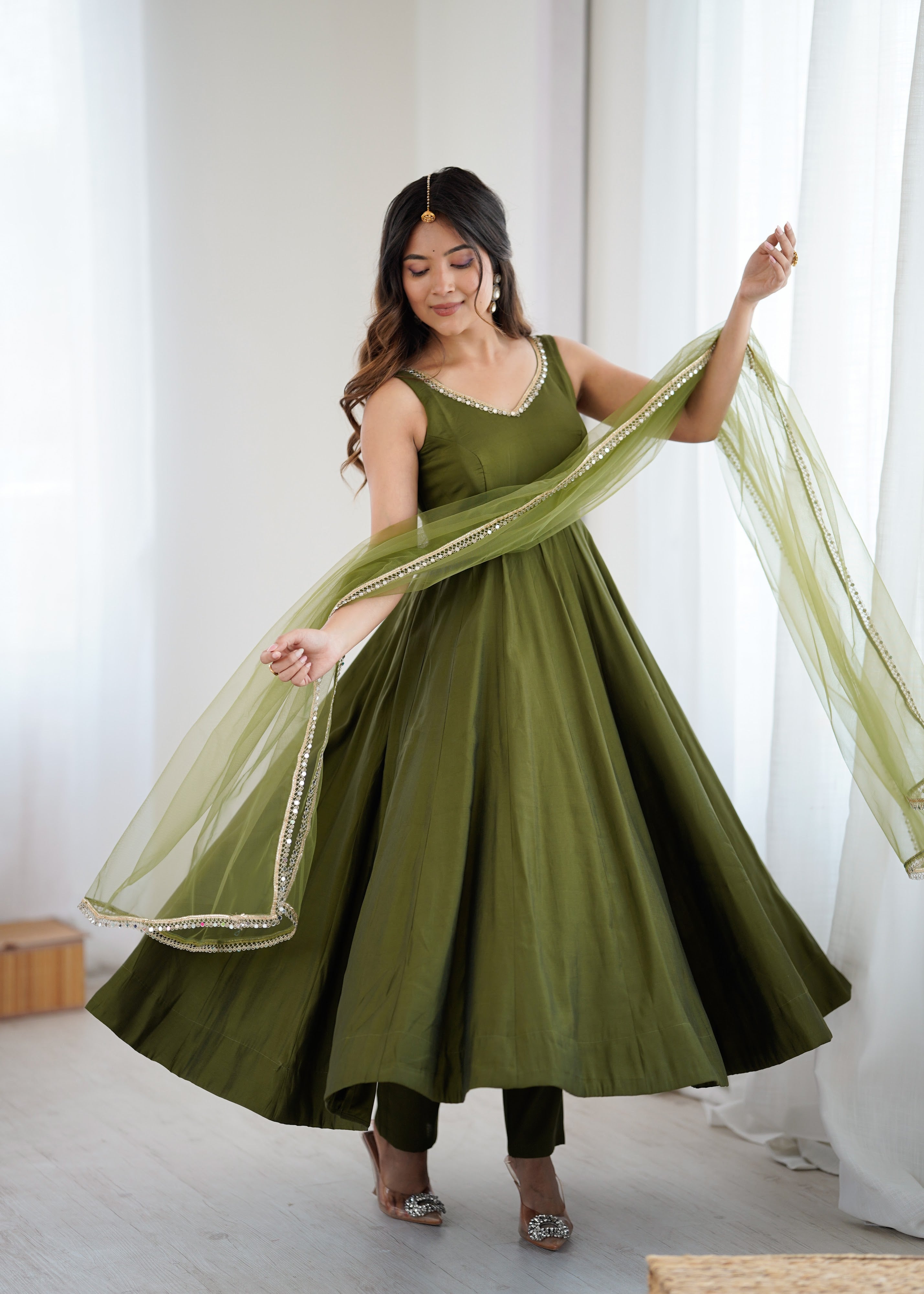 Roman Chanderi Silk Embroidered Anarkali Set – Mehndi