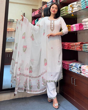 Georgette Butti Embroidered Kurta Pant Dupatta Set – Ivory