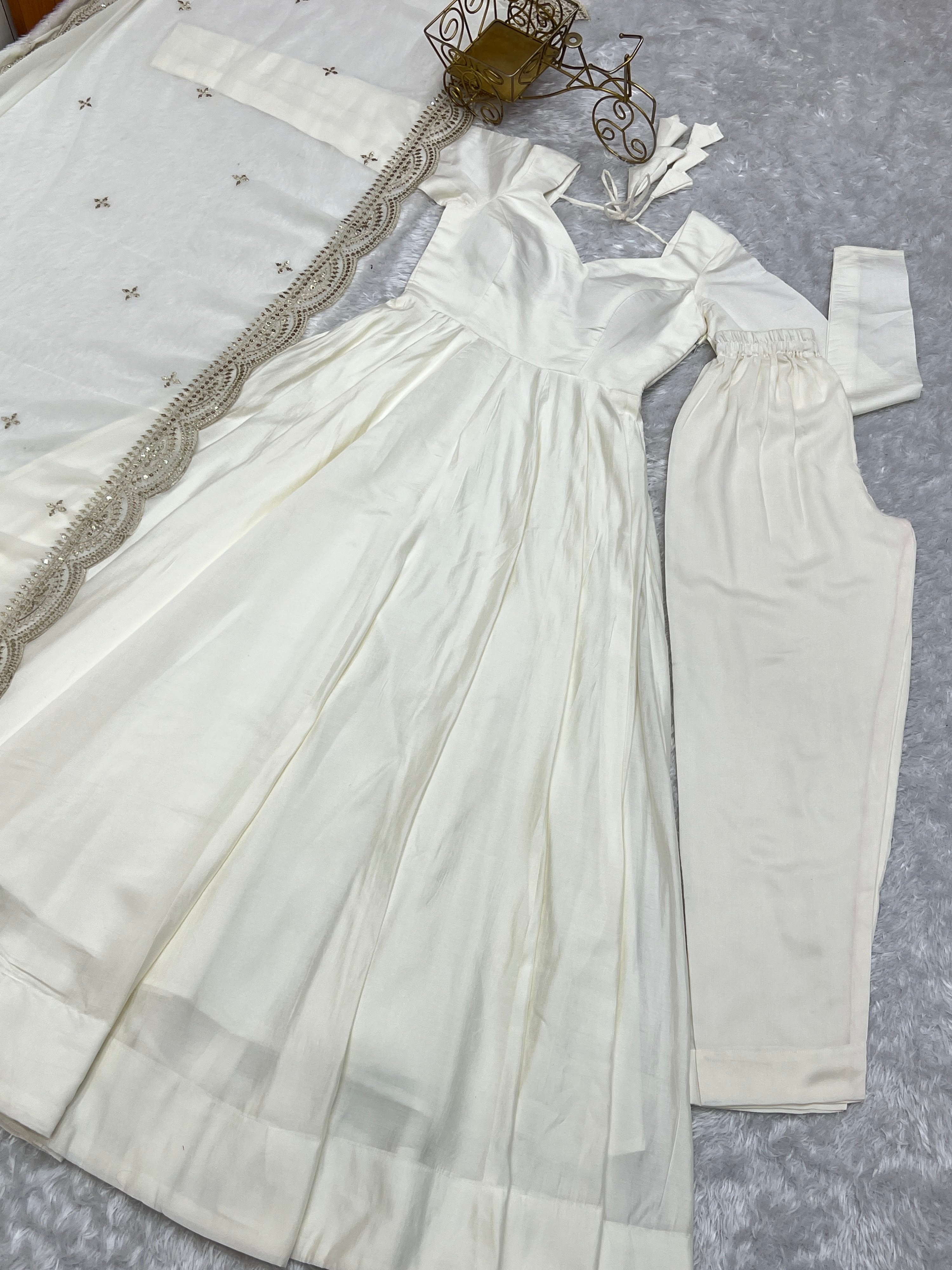 Roman Chanderi Silk Embroidered Anarkali Set – Off White