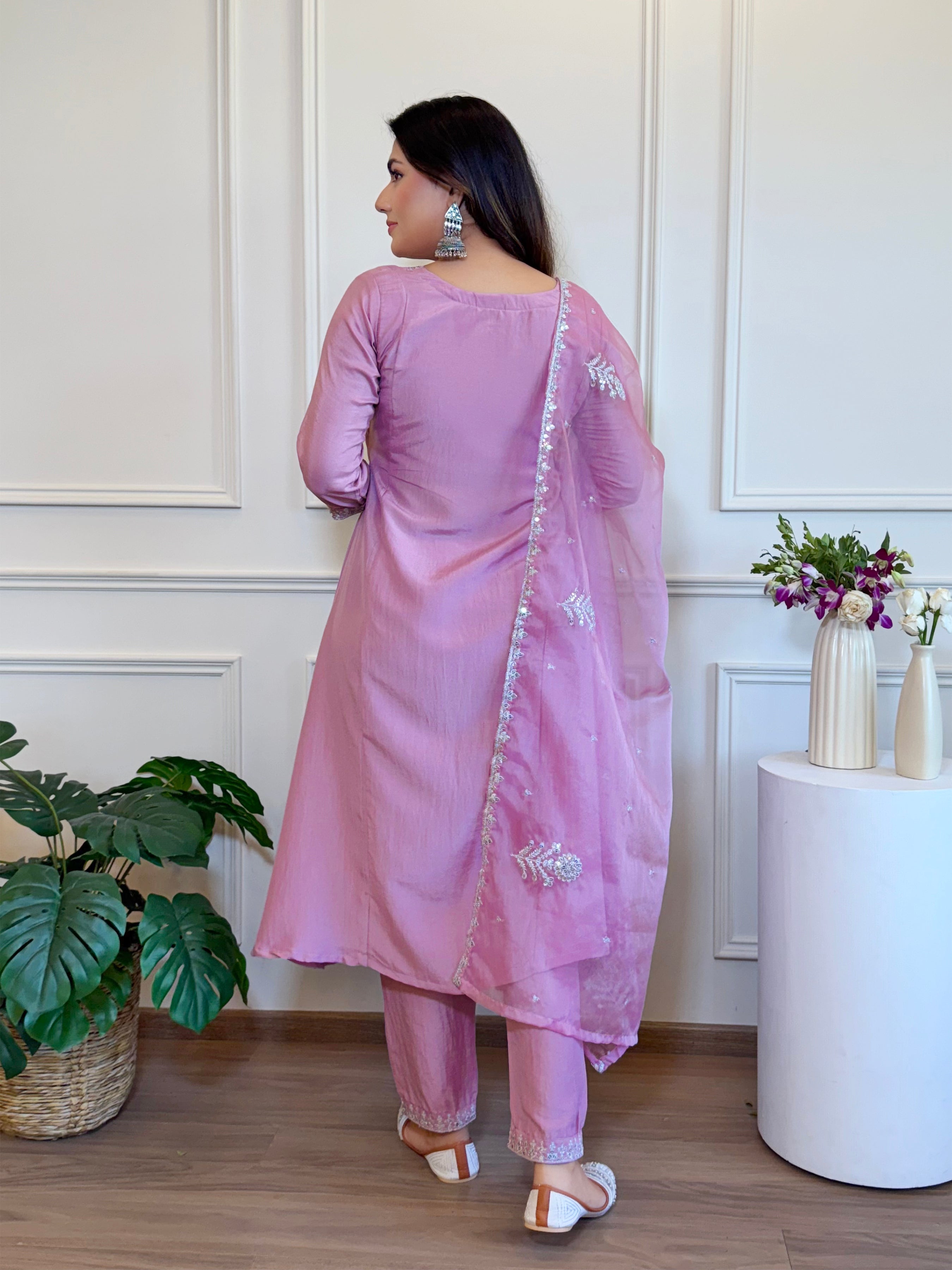 Silk Blend Embroidered Kurta Pant Dupatta Set – Lavender
