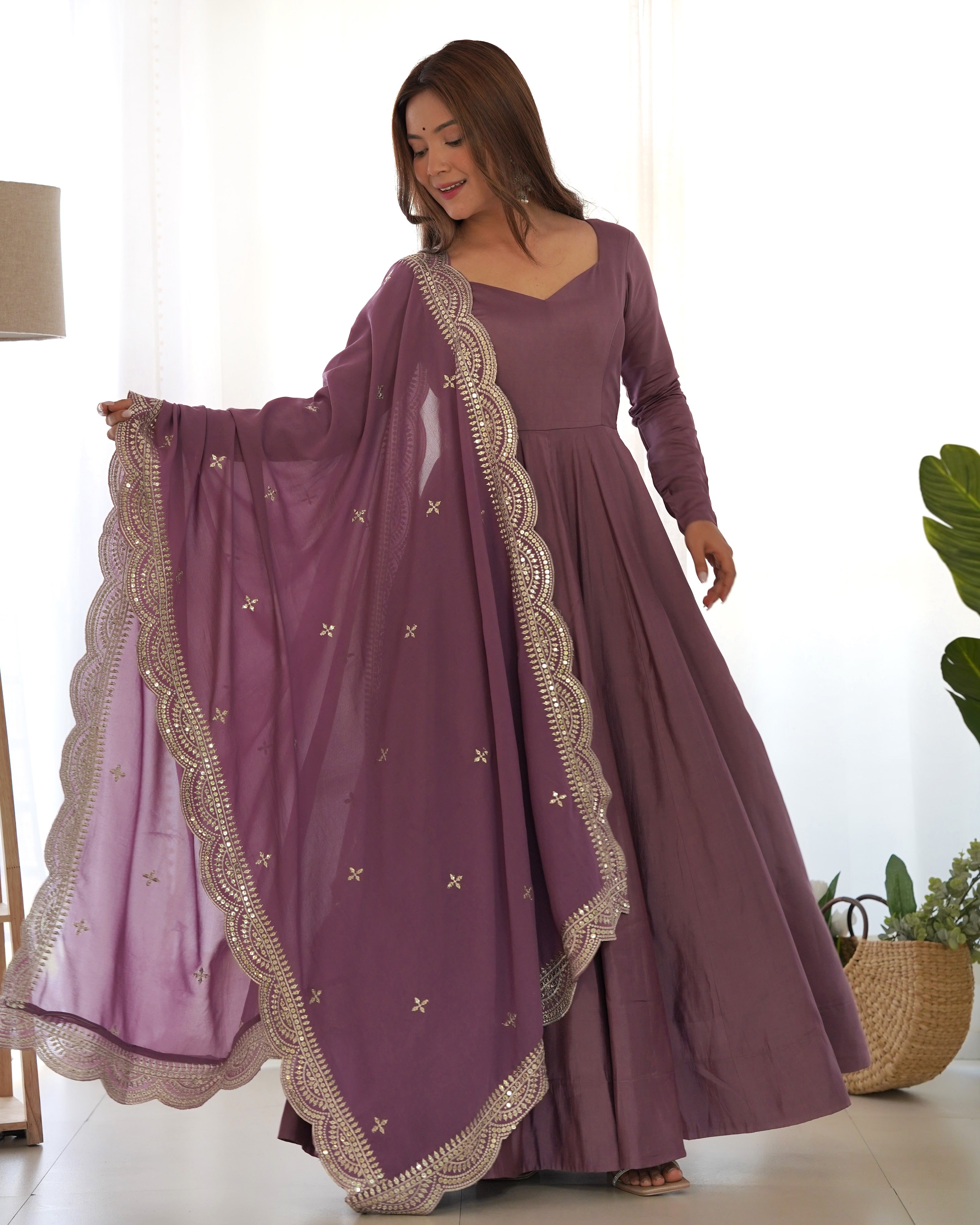 Roman Chanderi Silk Embroidered Anarkali Set – Mauve