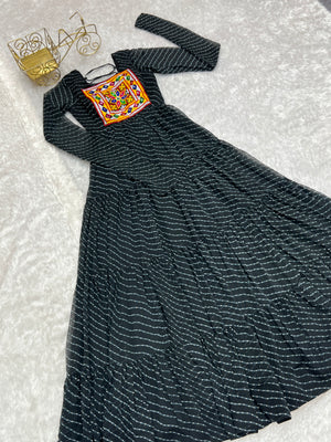 Georgette Printed Gown Set – Black