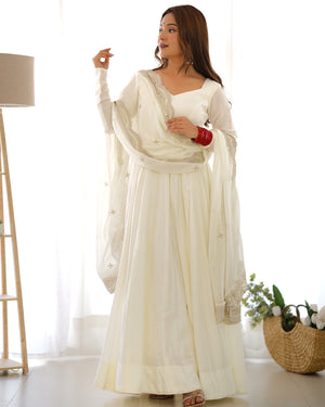 Roman Chanderi Silk Embroidered Anarkali Set – Off White