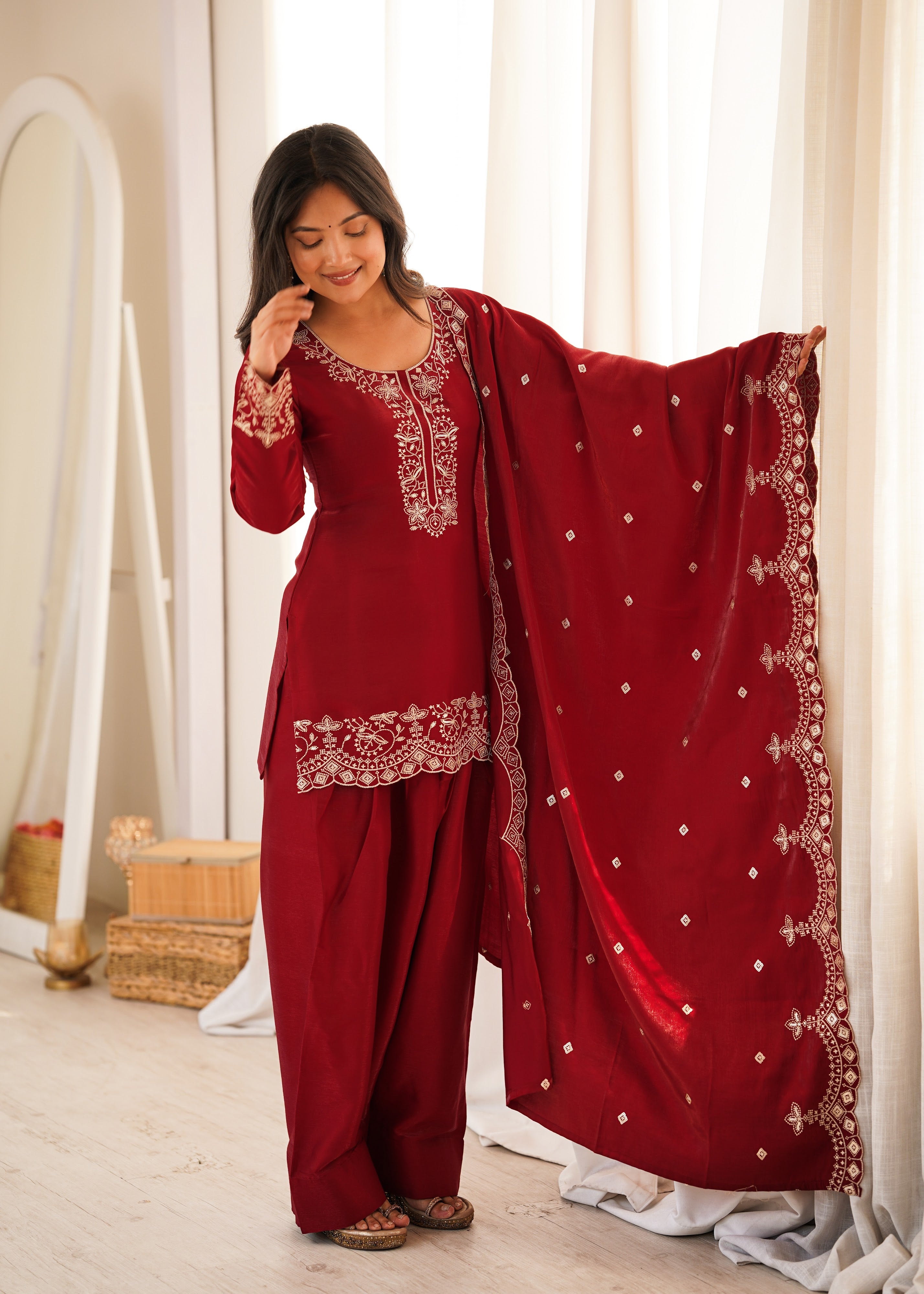 Glass Roman Silk Embroidered Kurta-Farshi Set – Maroon