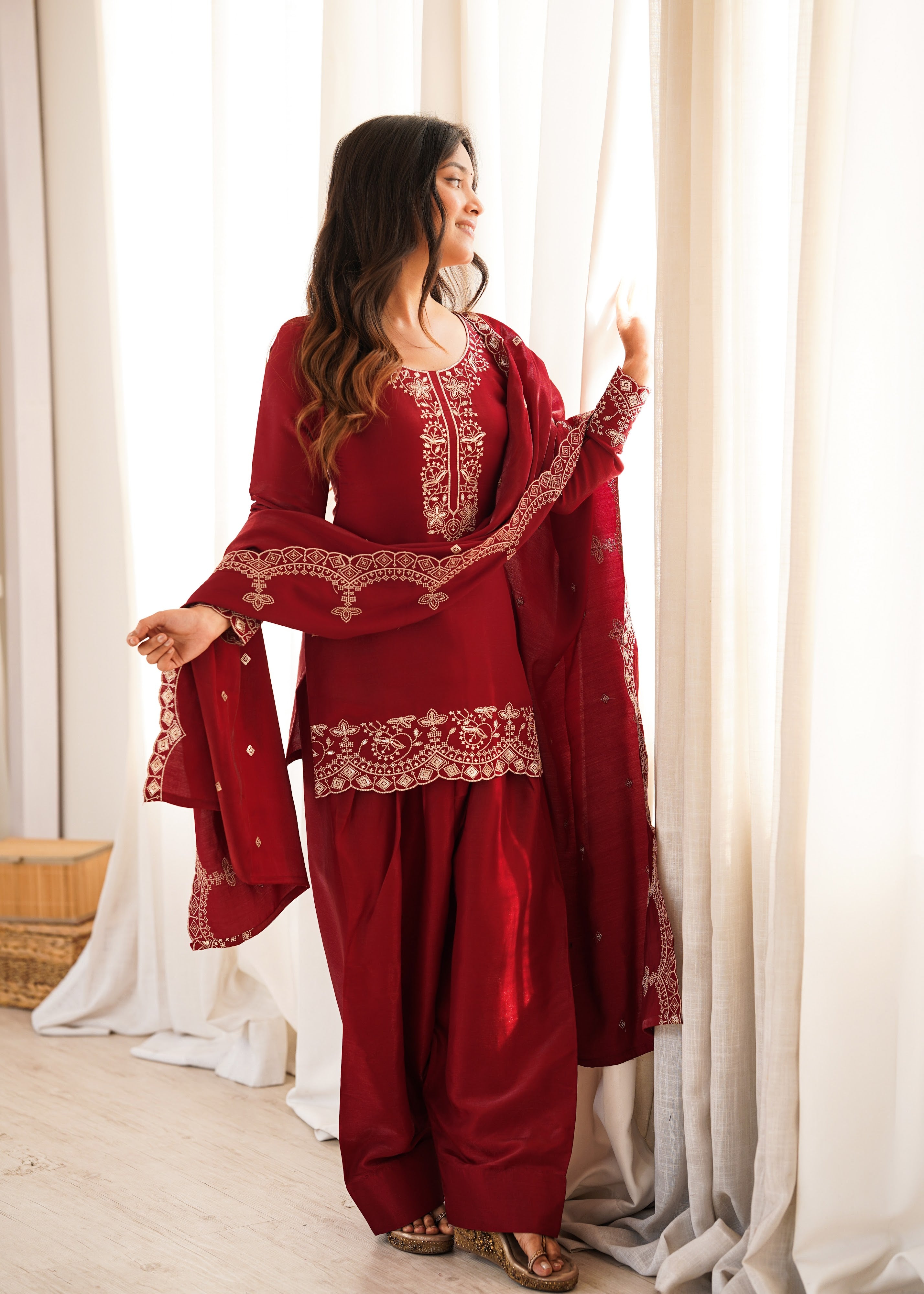 Glass Roman Silk Embroidered Kurta-Farshi Set – Maroon
