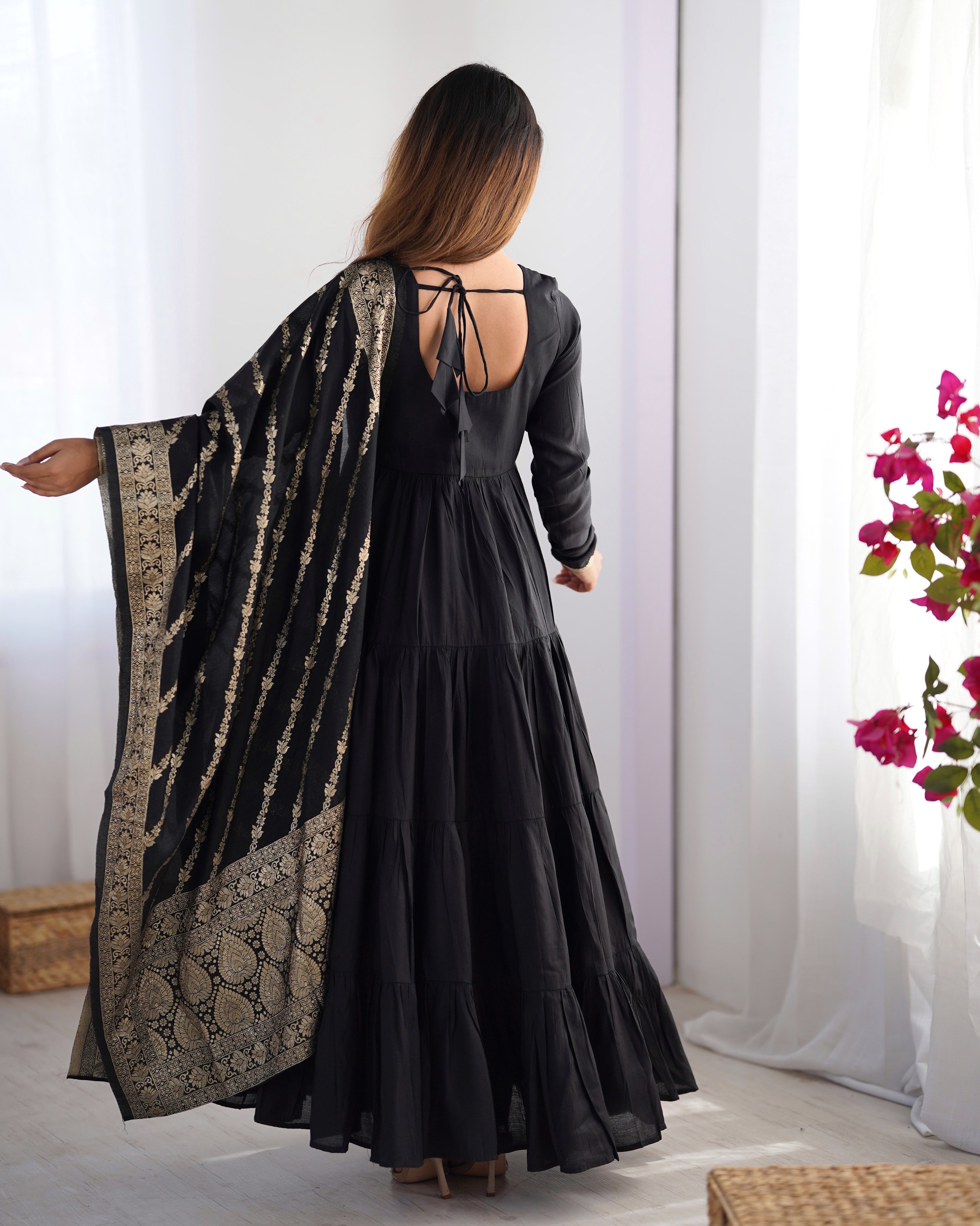 Roman Chanderi Silk Embroidered Anarkali Set – Black