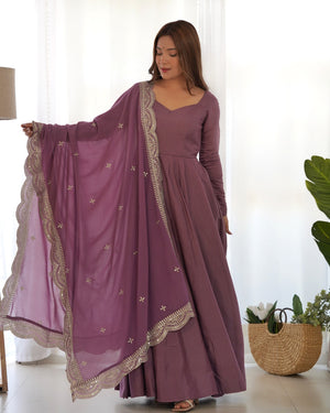 Roman Chanderi Silk Embroidered Anarkali Set – Mauve