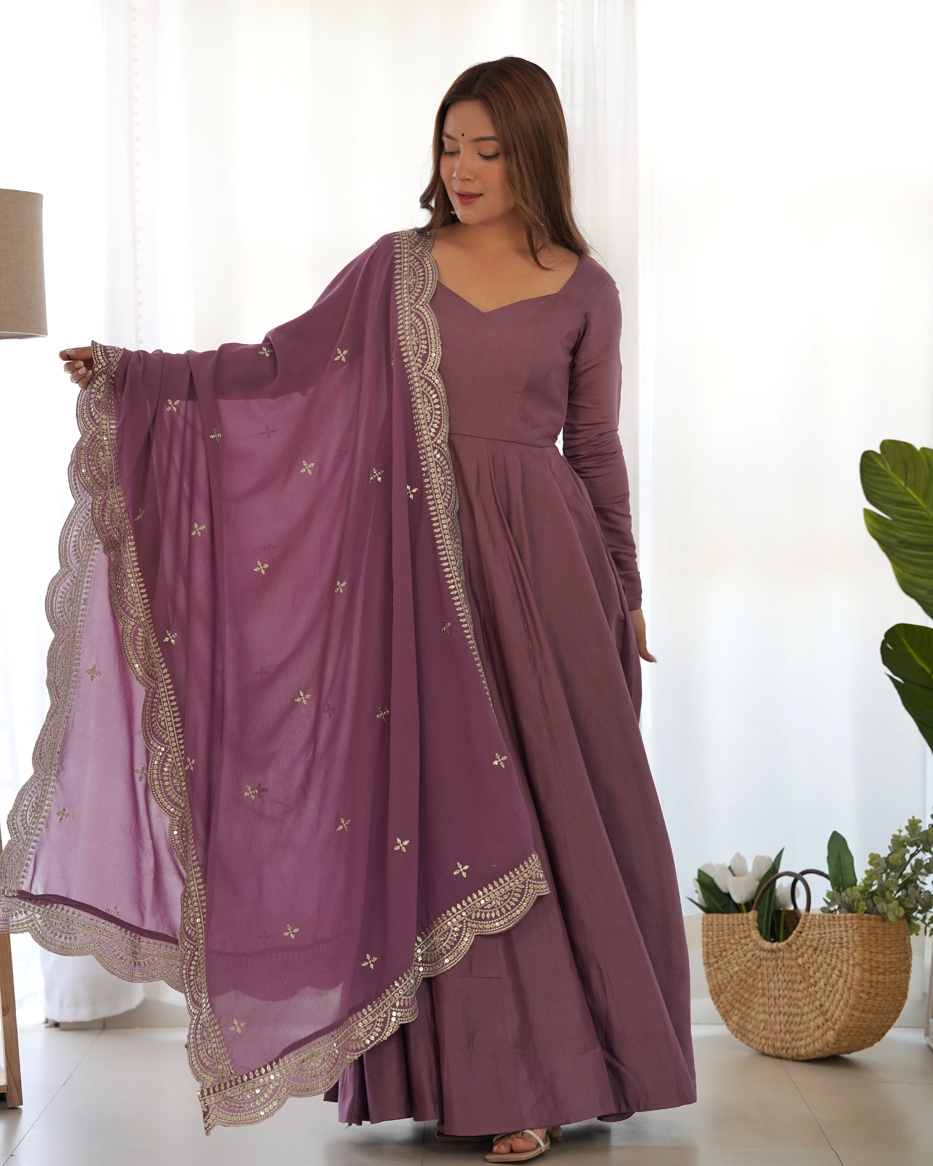Roman Chanderi Silk Embroidered Anarkali Set – Mauve