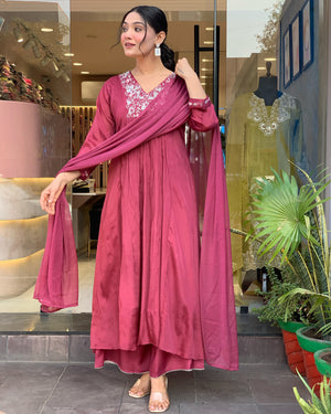Viscose Chinon Embroidered Kurta Pant Dupatta Set – Dusty Rose
