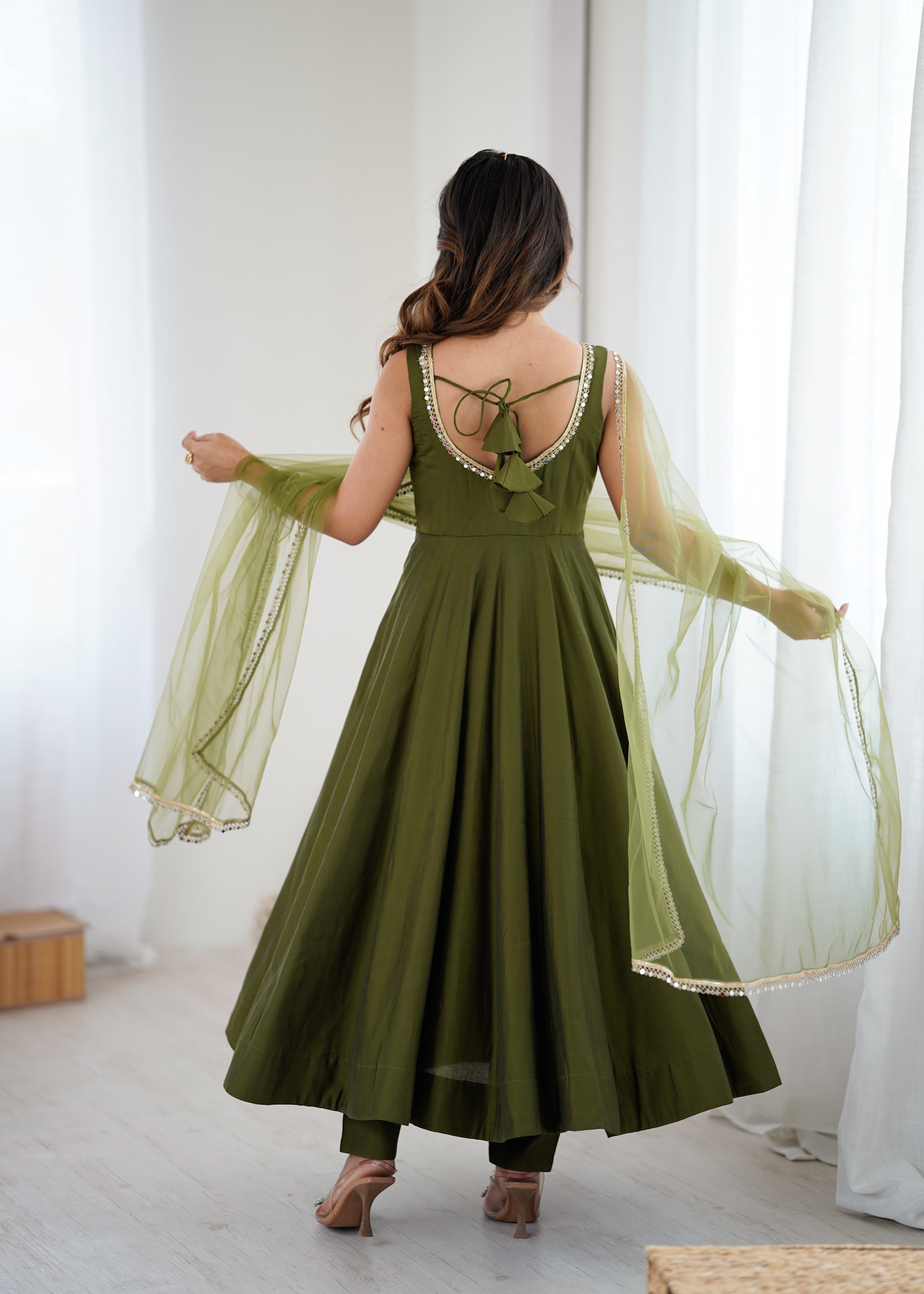 Roman Chanderi Silk Embroidered Anarkali Set – Mehndi