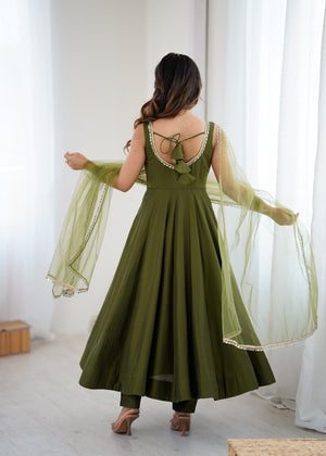 Roman Chanderi Silk Embroidered Anarkali Set – Mehndi