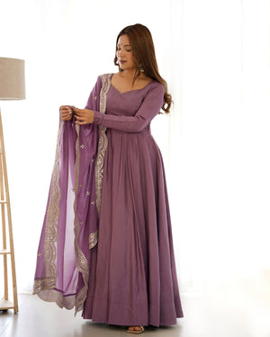 Roman Chanderi Silk Embroidered Anarkali Set – Mauve