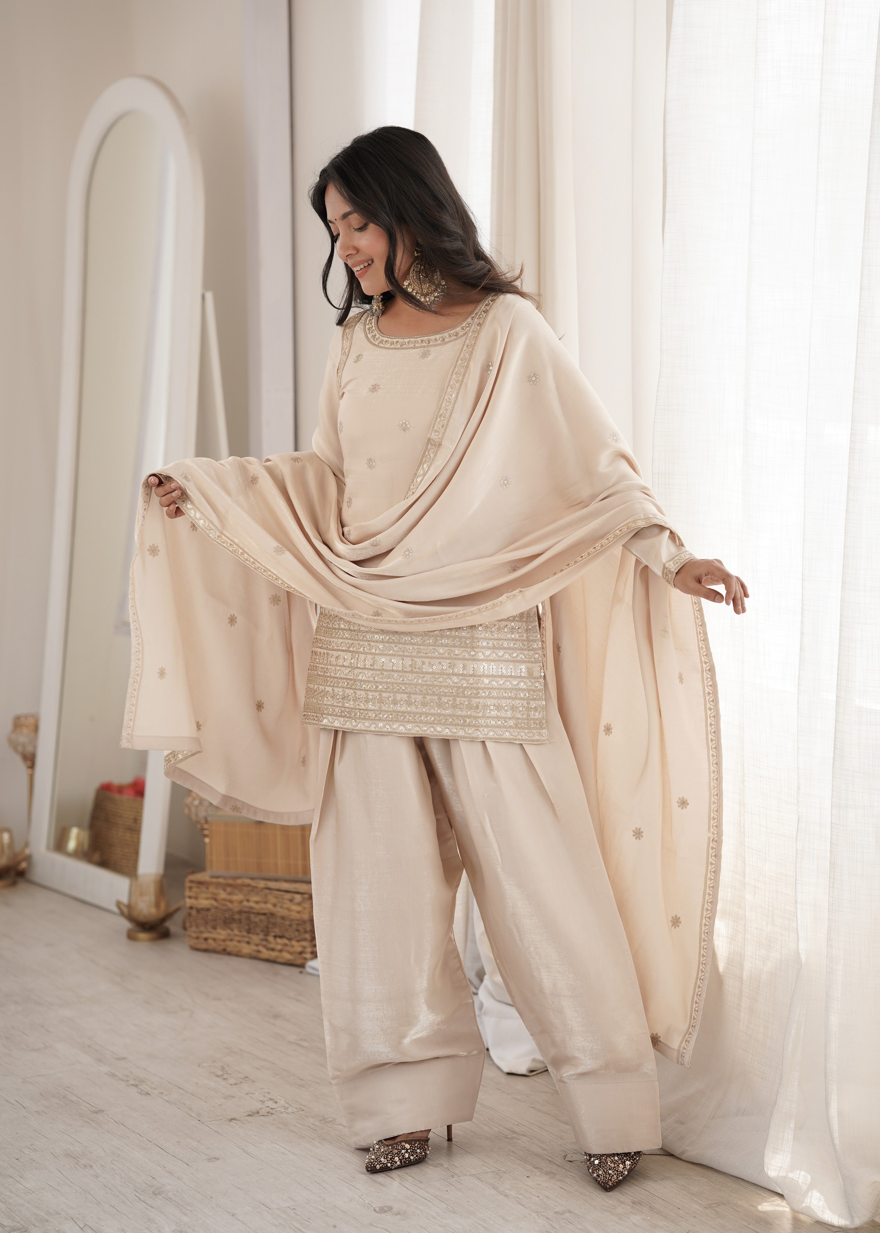 Glass Roman Silk Embroidered Kurta-Farshi Set – Ivory