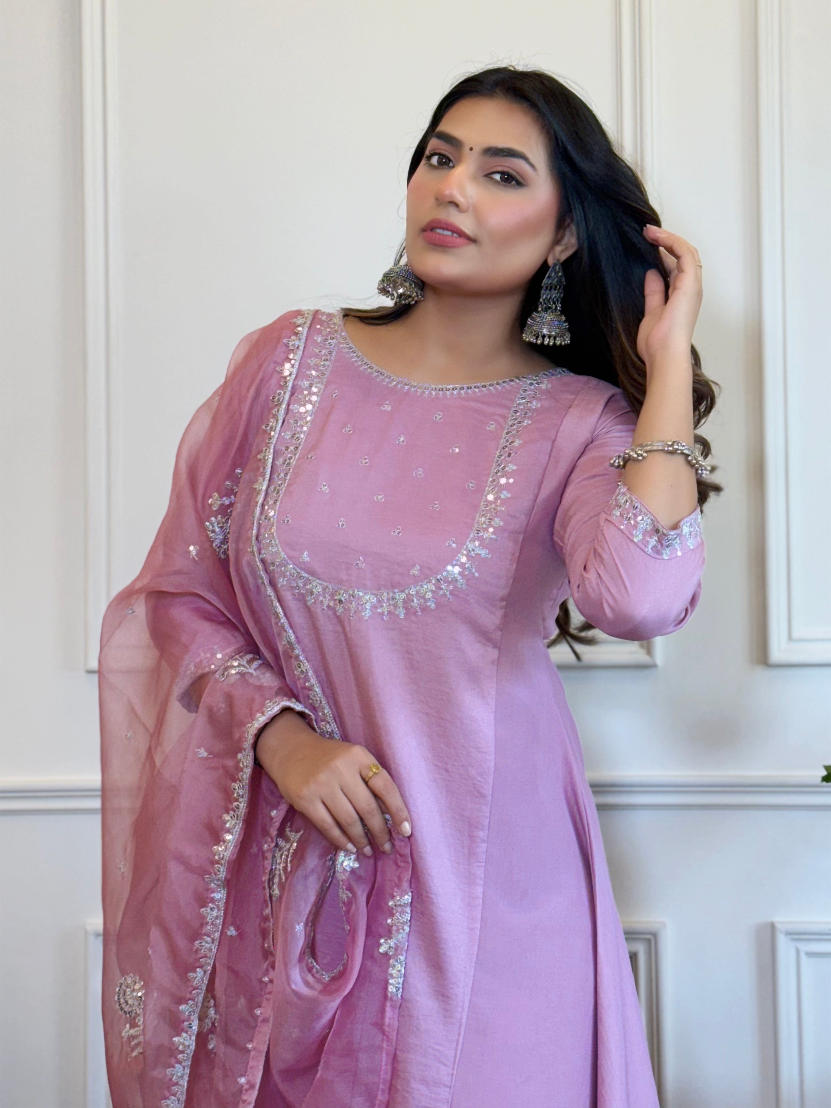 Silk Blend Embroidered Kurta Pant Dupatta Set – Lavender