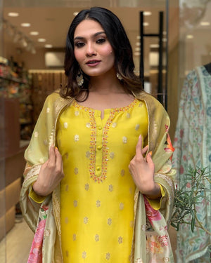 Viscose Organza Jacquard Embroidered Kurta Pant Dupatta Set – Lime Green