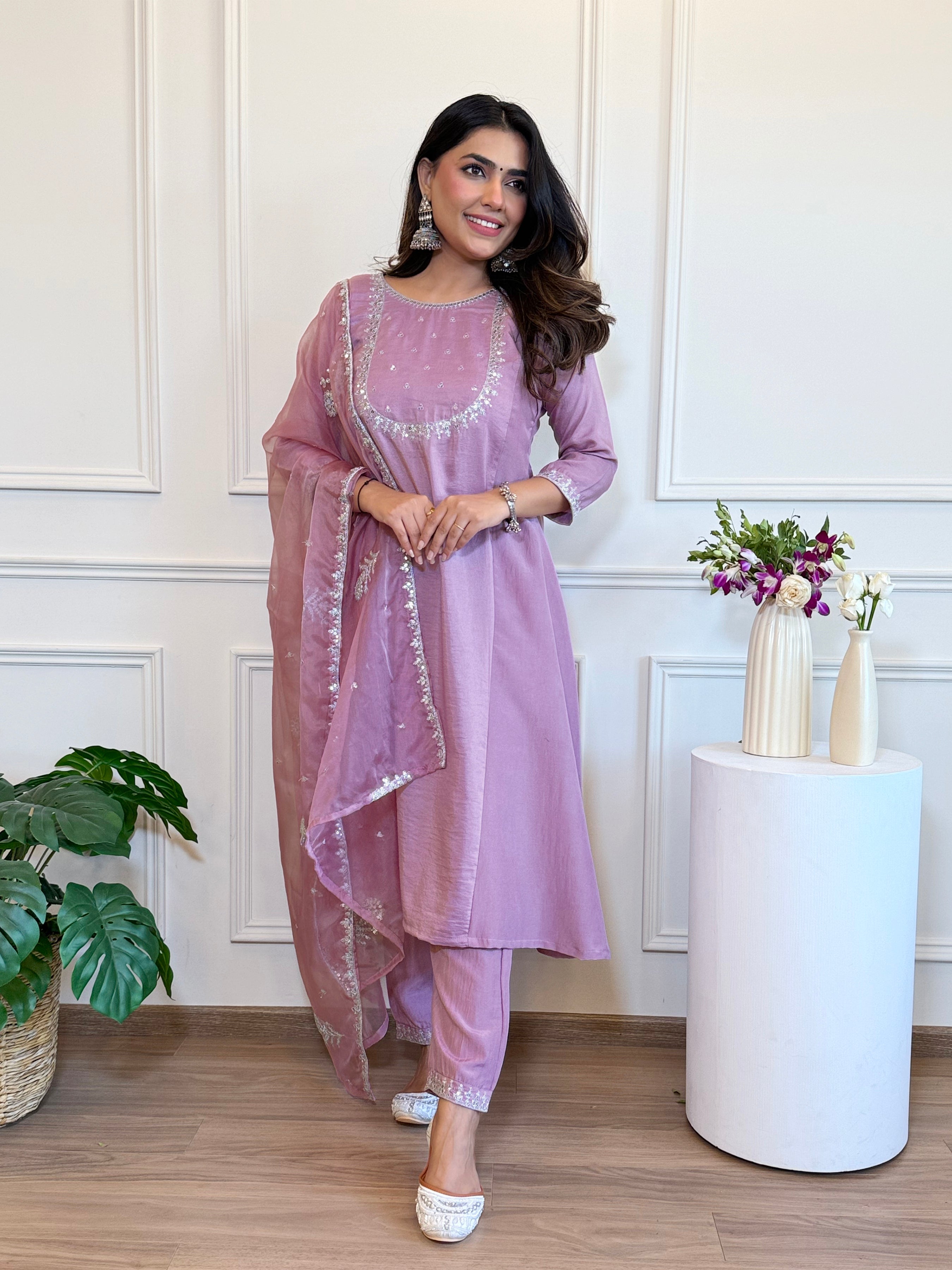 Silk Blend Embroidered Kurta Pant Dupatta Set – Lavender