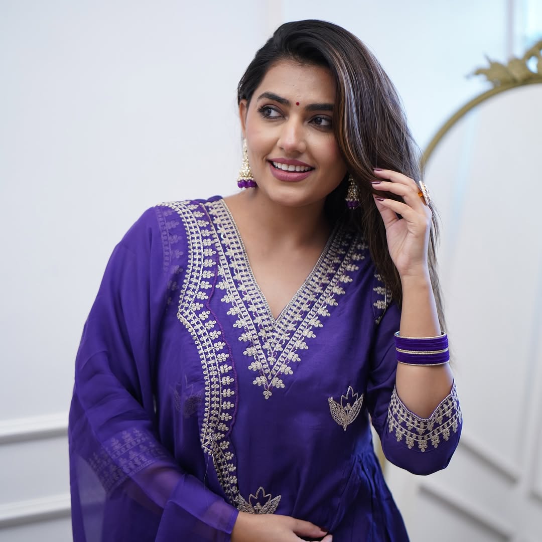 Pv Chanderi Embroidered Kurta Pant Dupatta Set – Purple