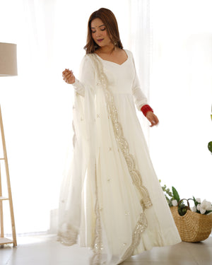 Roman Chanderi Silk Embroidered Anarkali Set – Off White