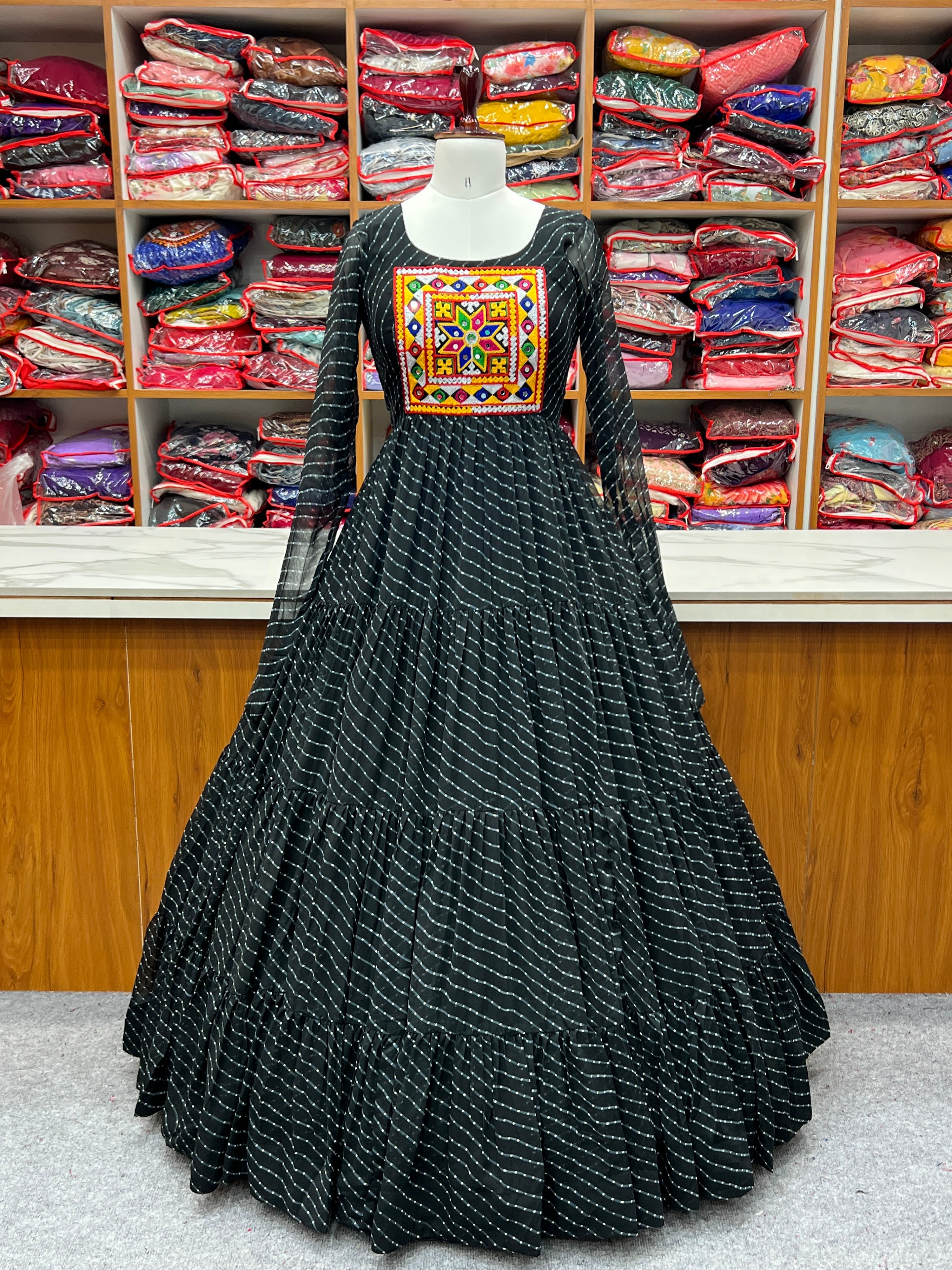 Georgette Printed Gown Set – Black