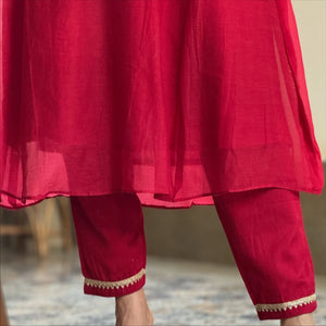 Chanderi Viscose Embroidered Kurta Pant Dupatta Set – Red