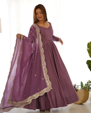 Roman Chanderi Silk Embroidered Anarkali Set – Mauve