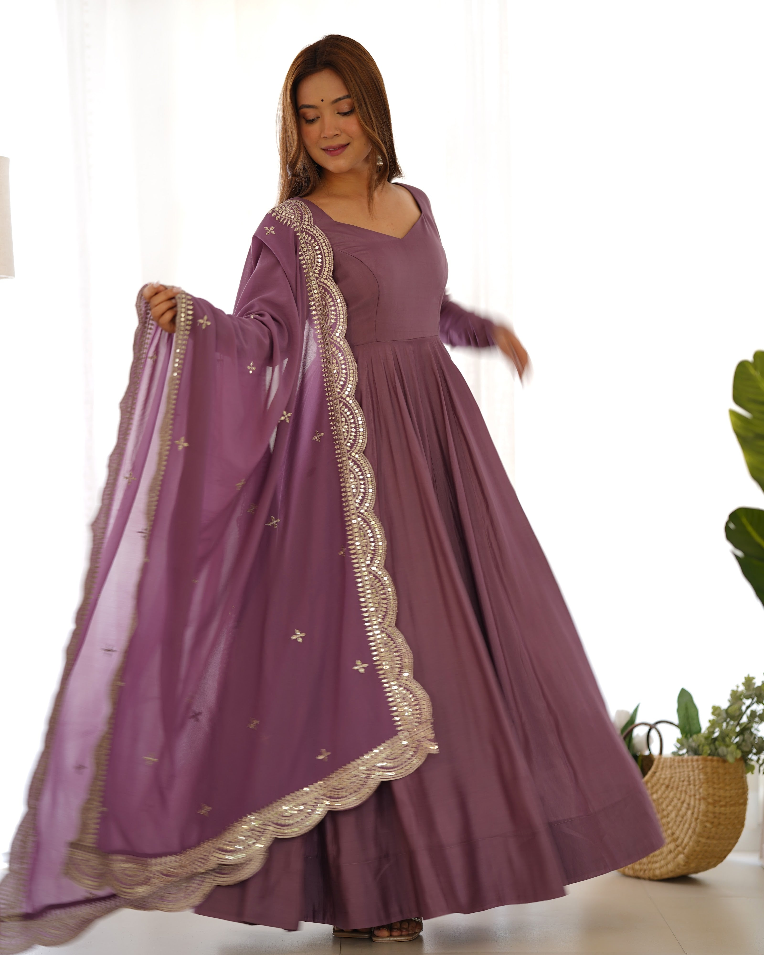 Roman Chanderi Silk Embroidered Anarkali Set – Mauve