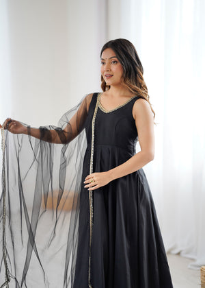 Roman Chanderi Silk Embroidered Anarkali Set – Black