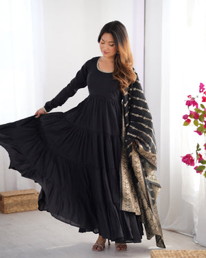 Roman Chanderi Silk Embroidered Anarkali Set – Black