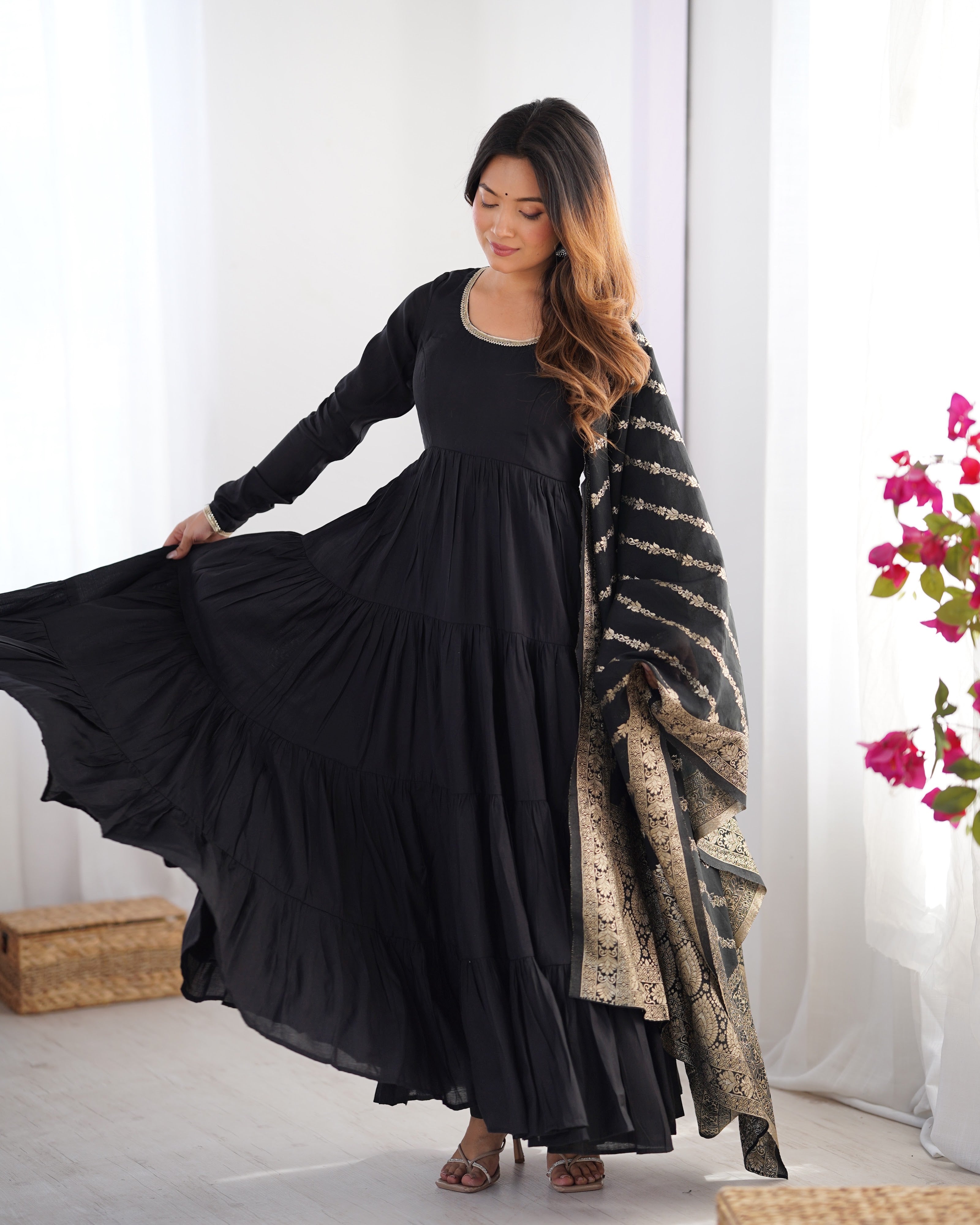 Roman Chanderi Silk Embroidered Anarkali Set – Black