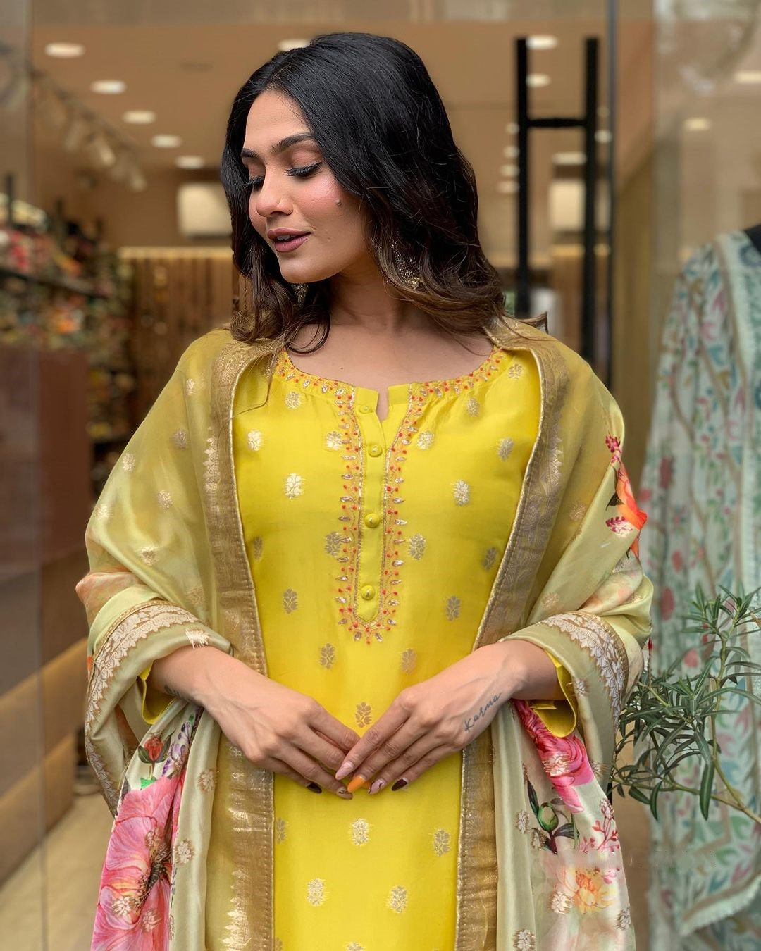 Viscose Organza Jacquard Embroidered Kurta Pant Dupatta Set – Lime Green