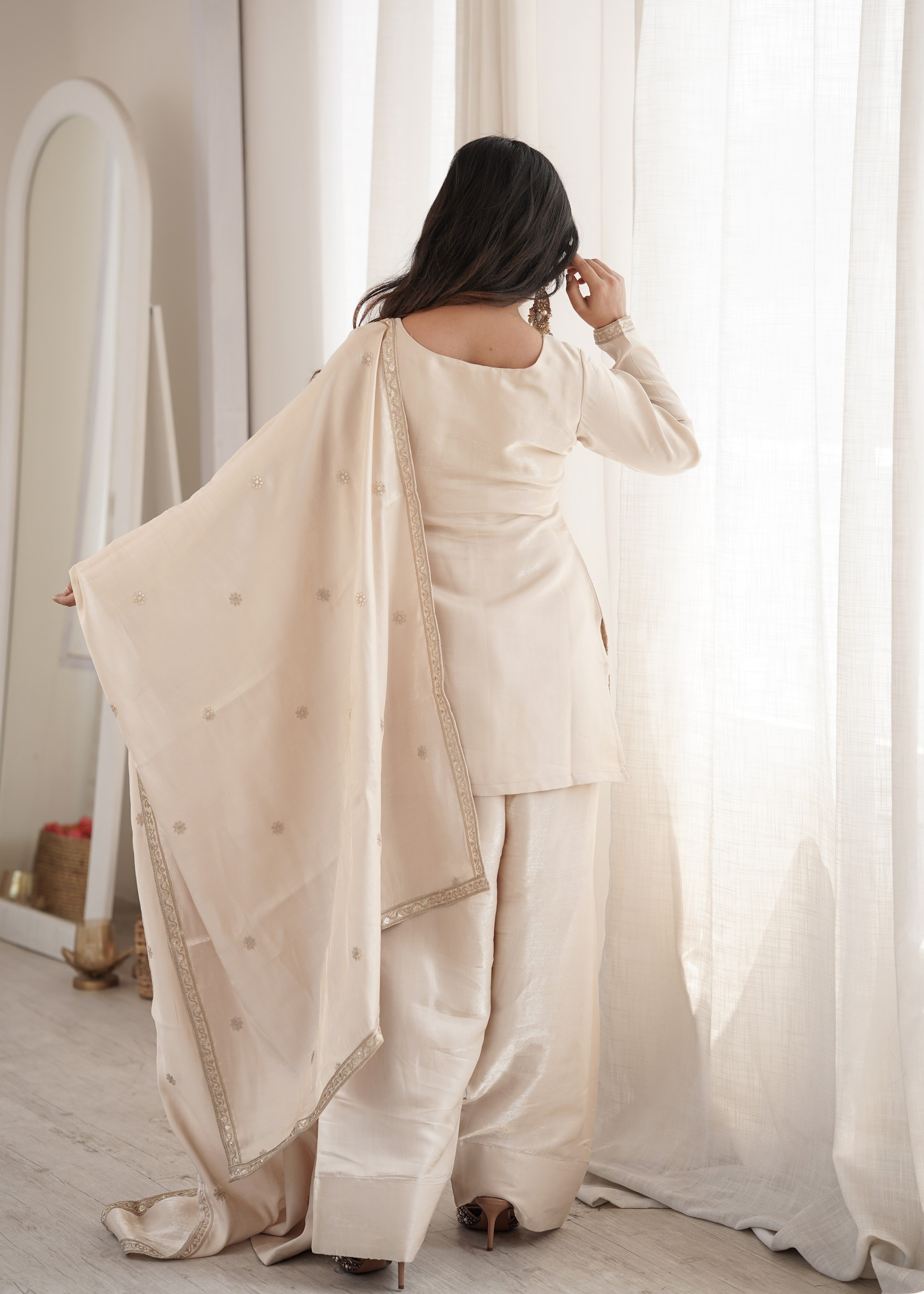 Glass Roman Silk Embroidered Kurta-Farshi Set – Ivory
