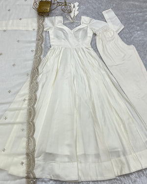 Roman Chanderi Silk Embroidered Anarkali Set – Off White